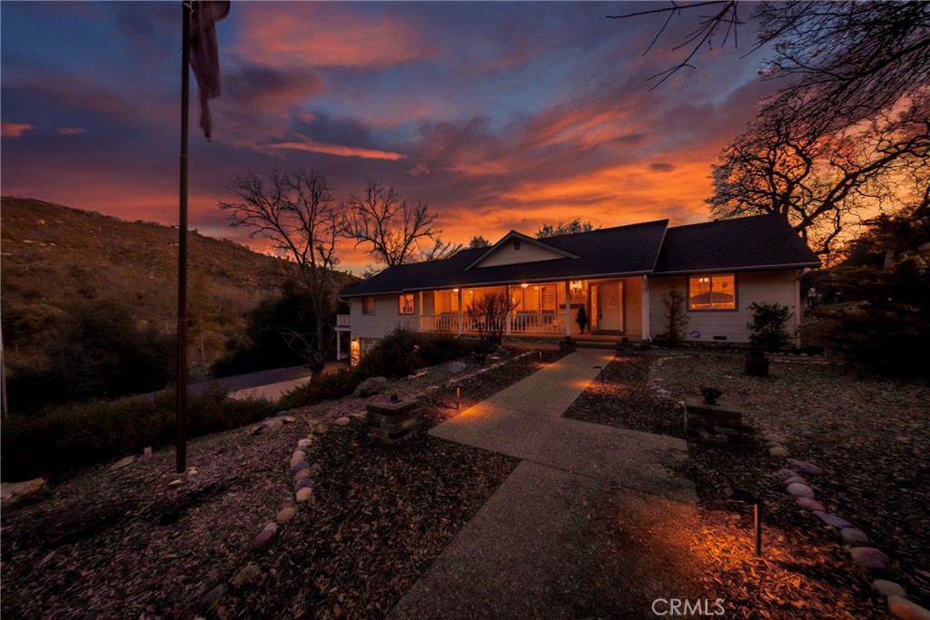 41715 River Falls Rd, Oakhurst, CA 93644