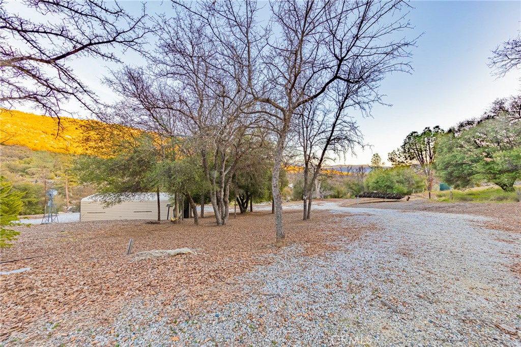 41715 River Falls Rd, Oakhurst, CA 93644