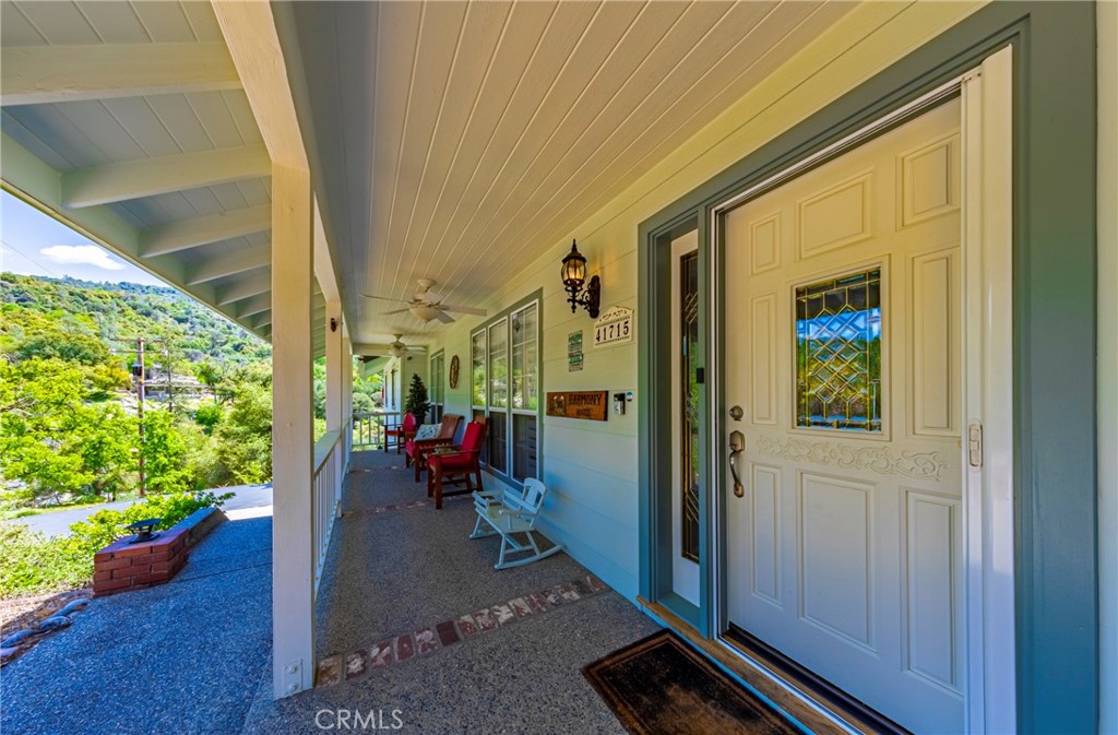 41715 River Falls Rd, Oakhurst, CA 93644