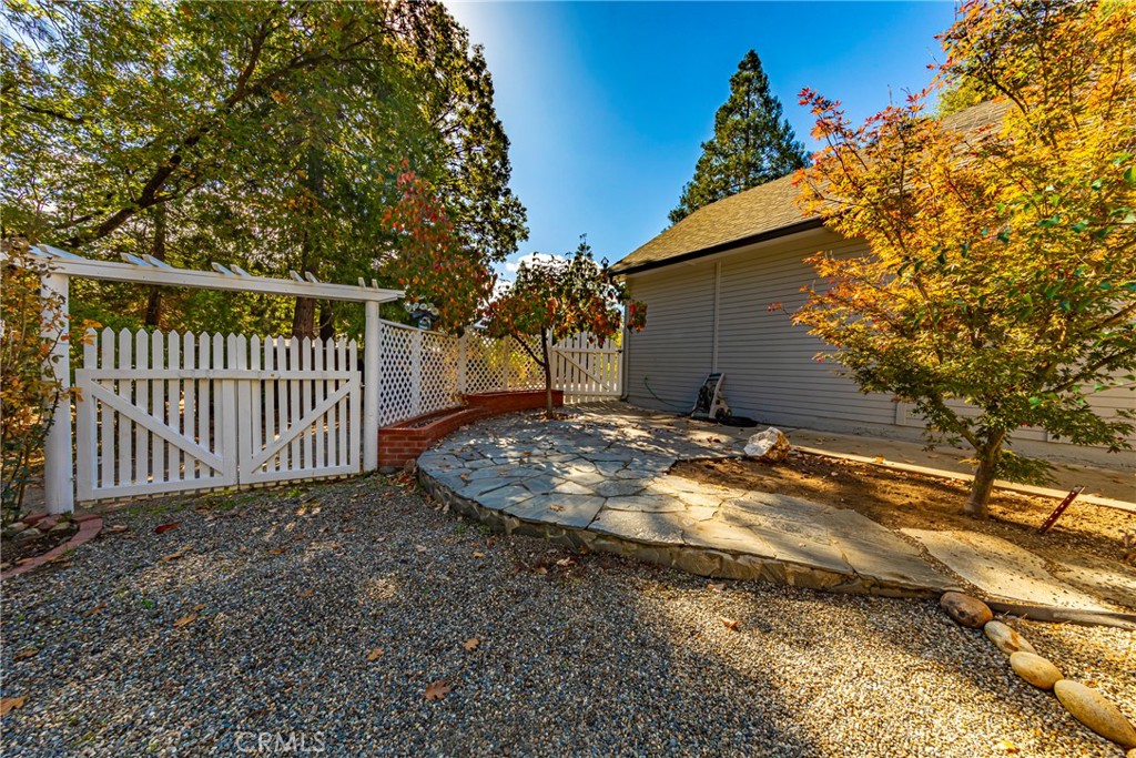 51192 Bon Veu Dr, Oakhurst, CA 93644