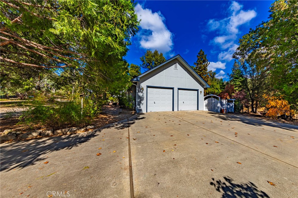 51192 Bon Veu Dr, Oakhurst, CA 93644