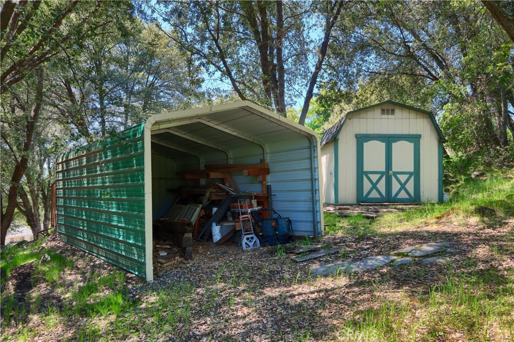 42275 Buckeye Rd, Oakhurst, CA 93644