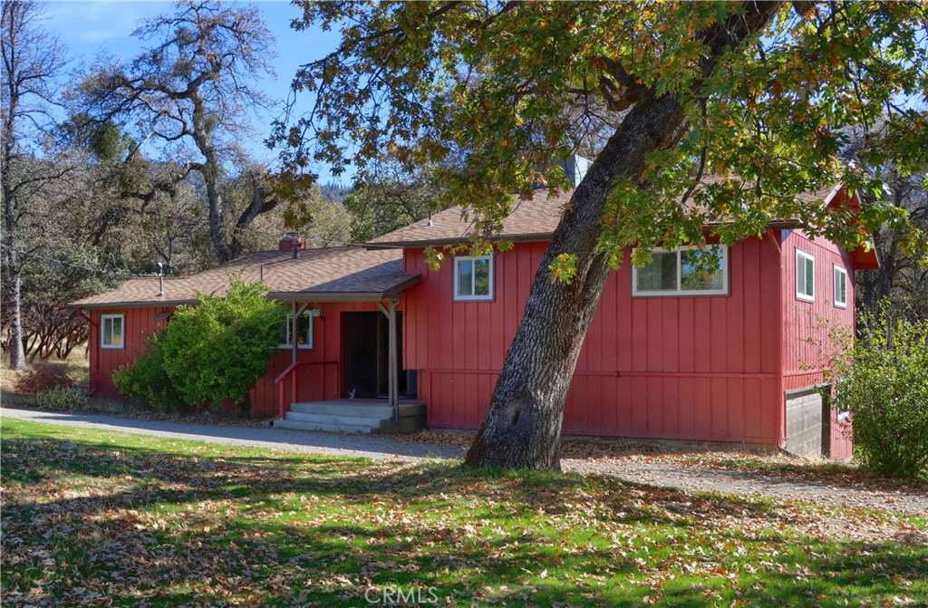 42896 E Country Club Dr, Oakhurst, CA 93644