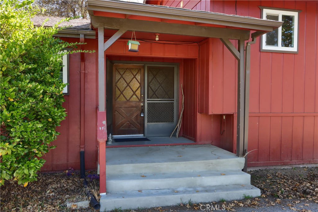 42896 E Country Club Dr, Oakhurst, CA 93644