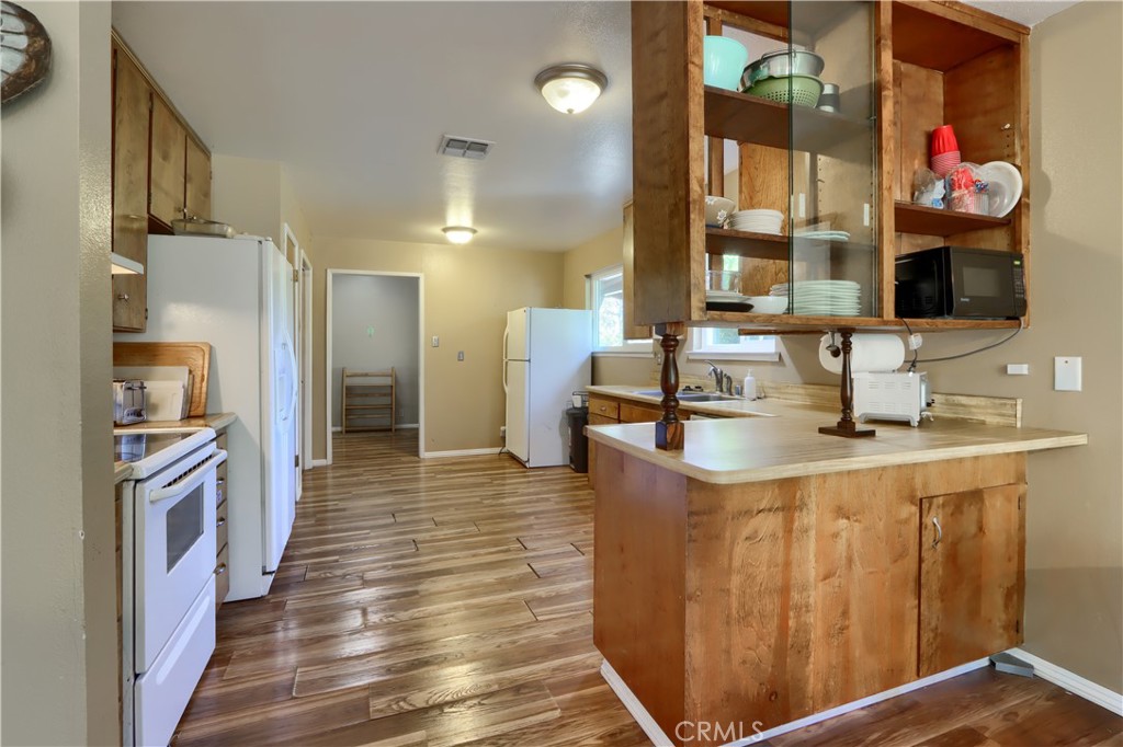 42896 E Country Club Dr, Oakhurst, CA 93644