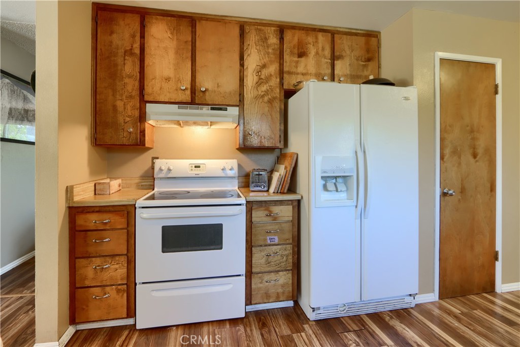 42896 E Country Club Dr, Oakhurst, CA 93644