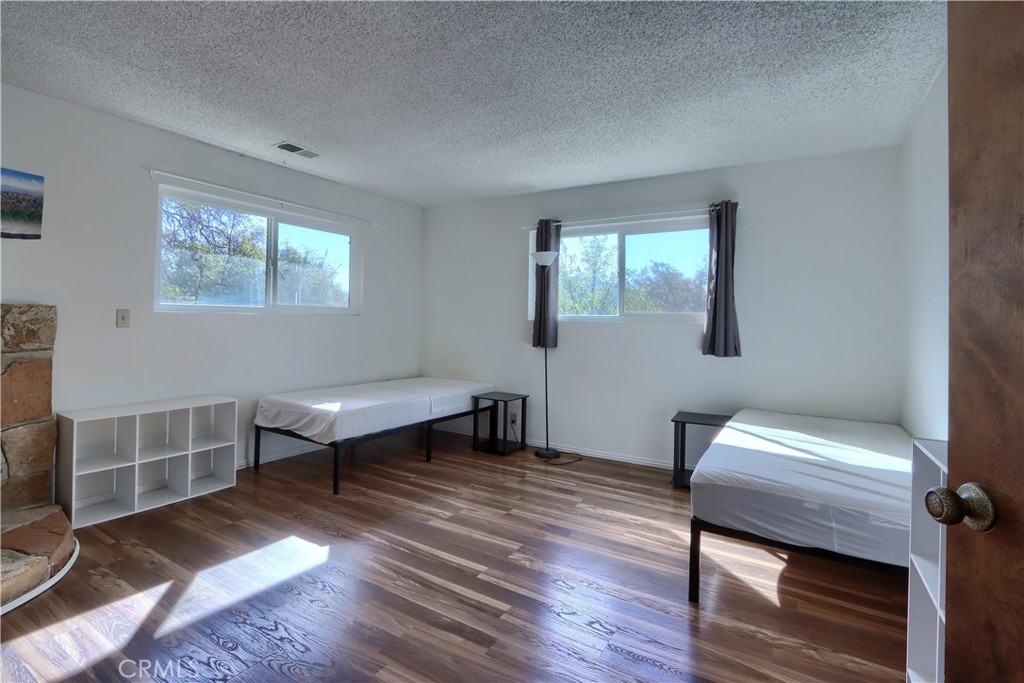 42896 E Country Club Dr, Oakhurst, CA 93644