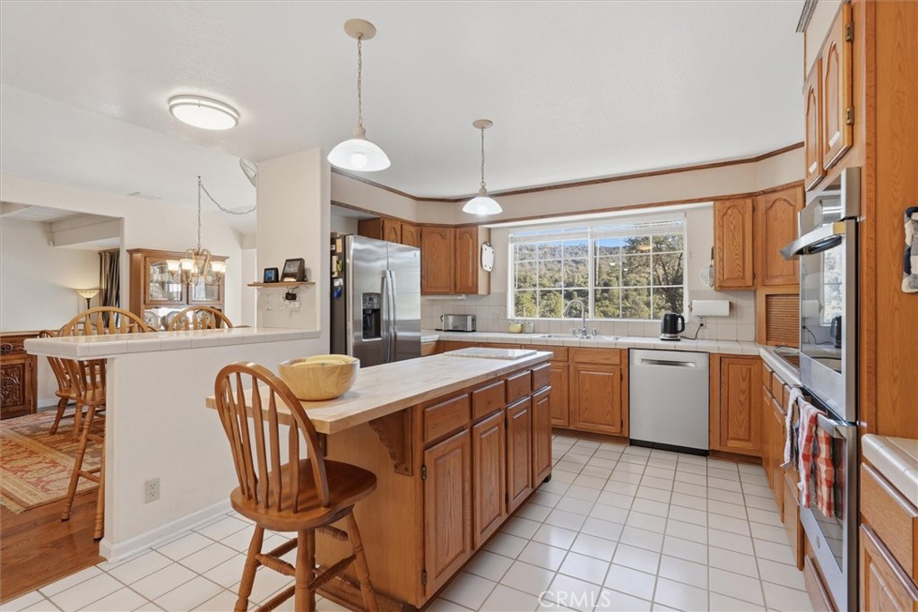 39309 Forest Park Ln, Oakhurst, CA 93644