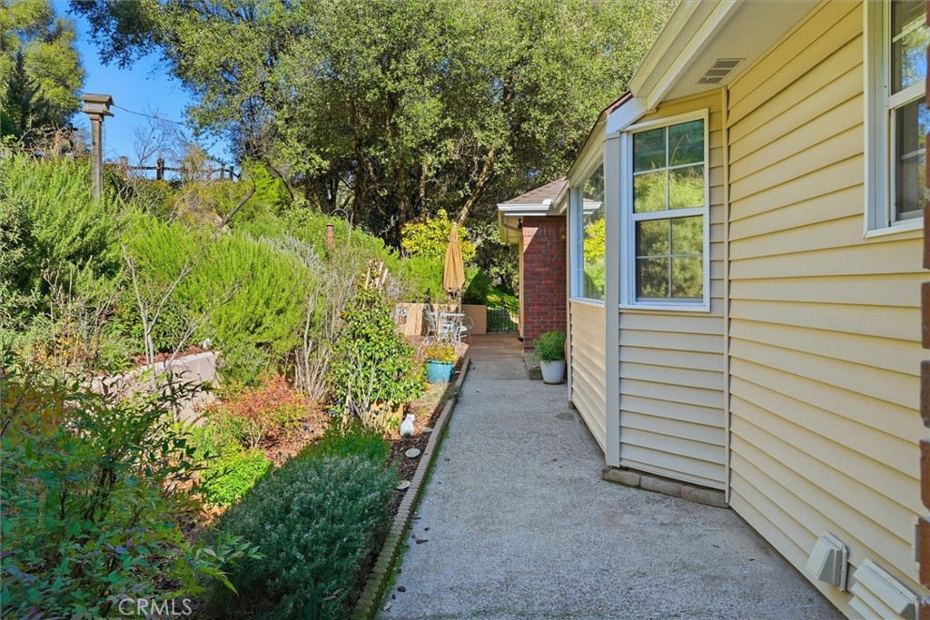 39309 Forest Park Ln, Oakhurst, CA 93644