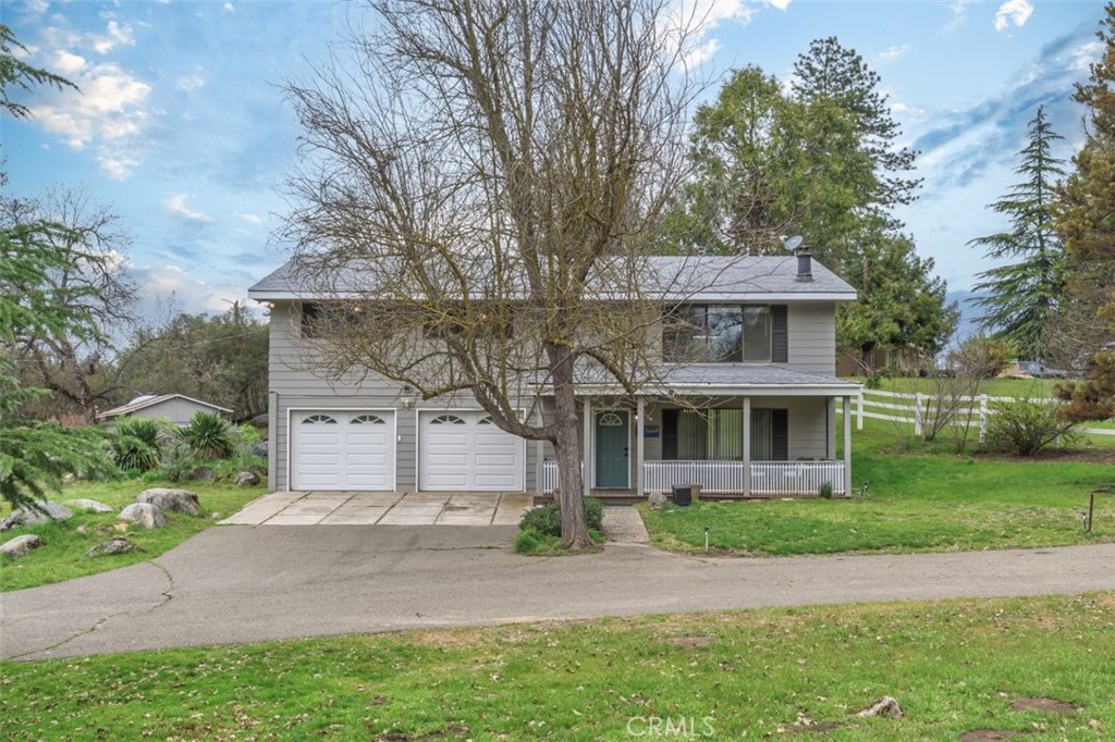 45221 Big Oak Ln, Oakhurst, CA 93644