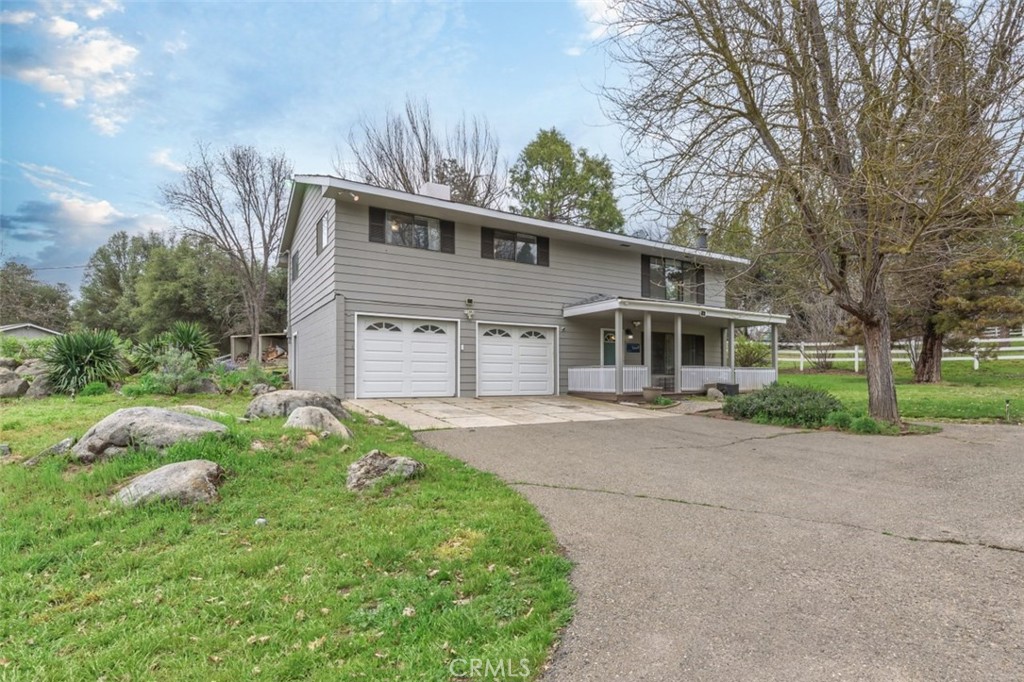 45221 Big Oak Ln, Oakhurst, CA 93644