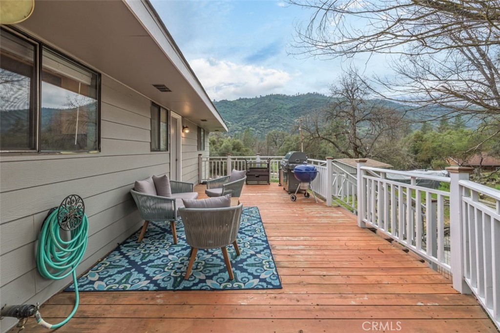 45221 Big Oak Ln, Oakhurst, CA 93644