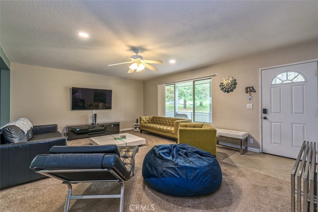45221 Big Oak Ln, Oakhurst, CA 93644