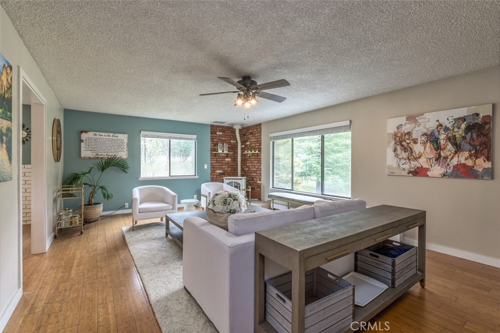 45221 Big Oak Ln, Oakhurst, CA 93644