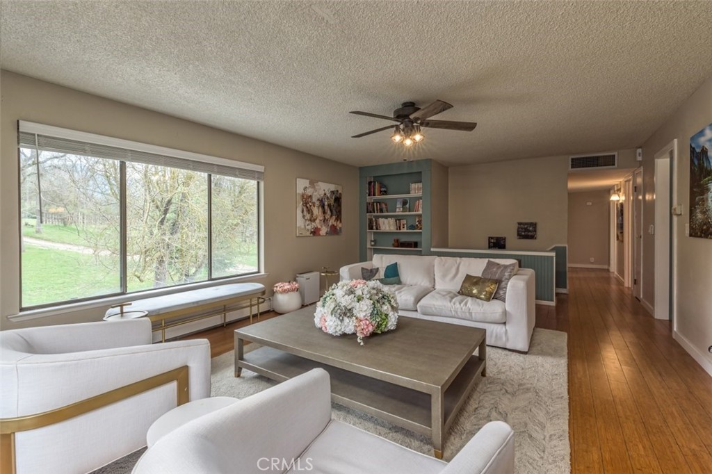 45221 Big Oak Ln, Oakhurst, CA 93644
