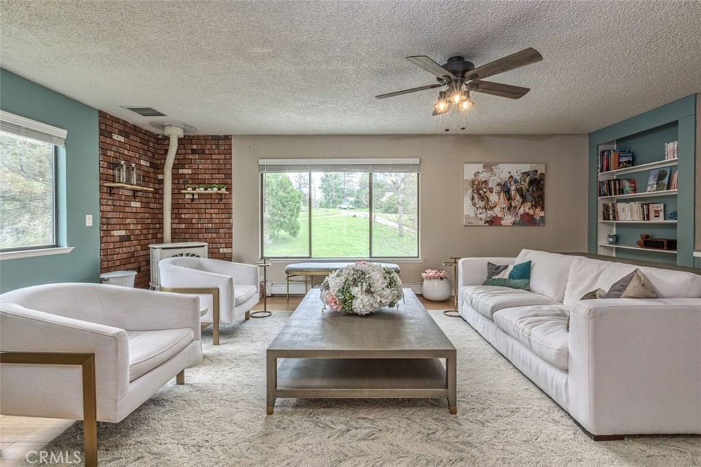 45221 Big Oak Ln, Oakhurst, CA 93644