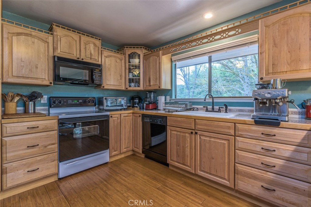 45221 Big Oak Ln, Oakhurst, CA 93644