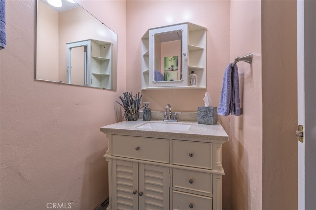 45221 Big Oak Ln, Oakhurst, CA 93644