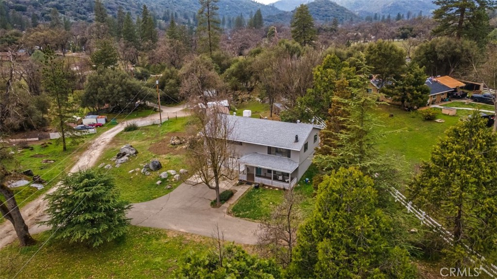 45221 Big Oak Ln, Oakhurst, CA 93644