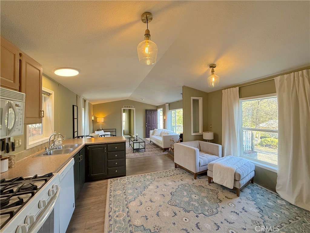 43555 Highway 41 #B23, Oakhurst, CA 93644