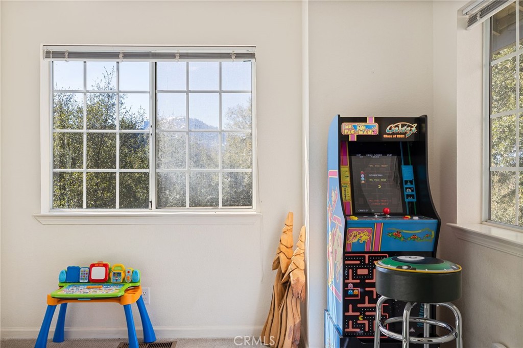 39301 Moonray Ln, Oakhurst, CA 93644