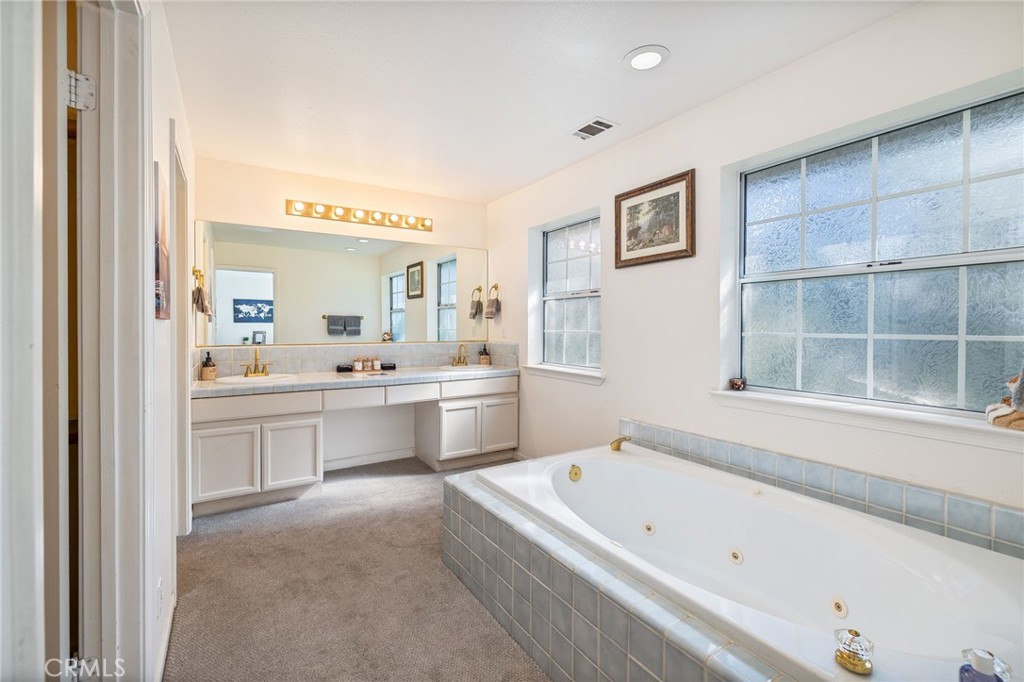 39301 Moonray Ln, Oakhurst, CA 93644