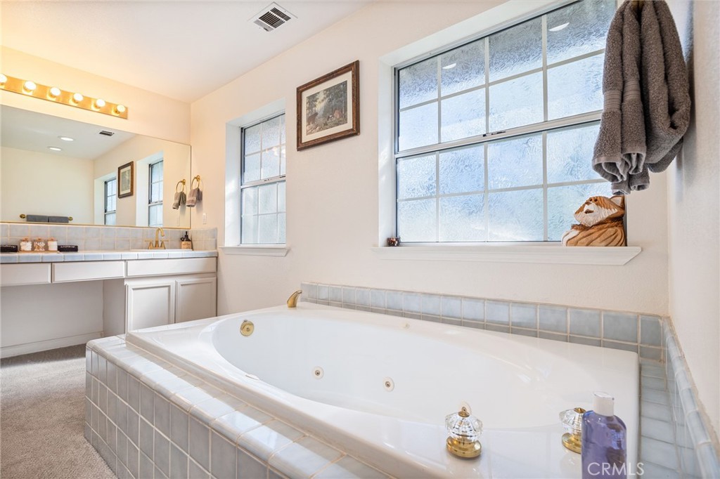 39301 Moonray Ln, Oakhurst, CA 93644