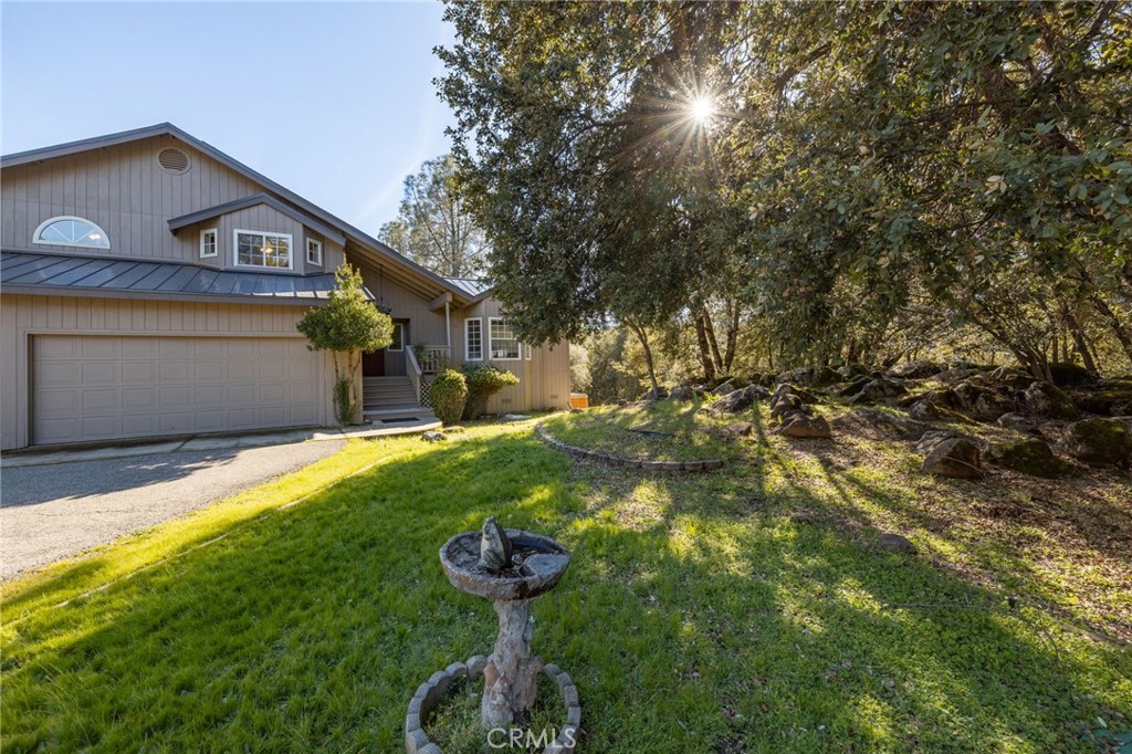 39301 Moonray Ln, Oakhurst, CA 93644