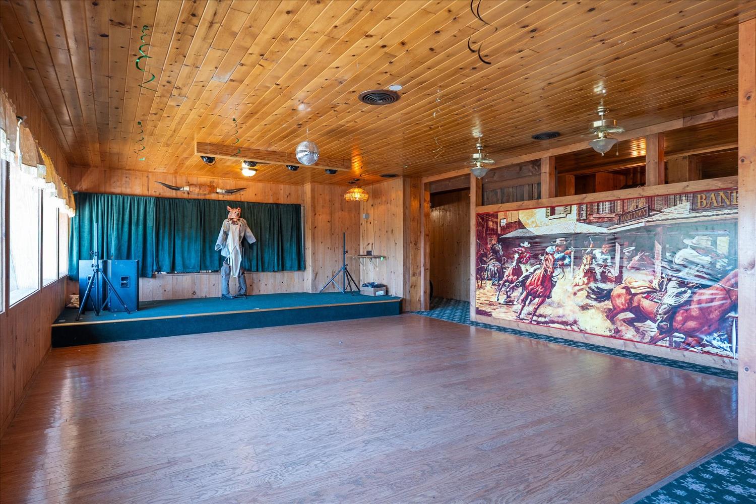 42155 Highway 41, Oakhurst, CA 93644