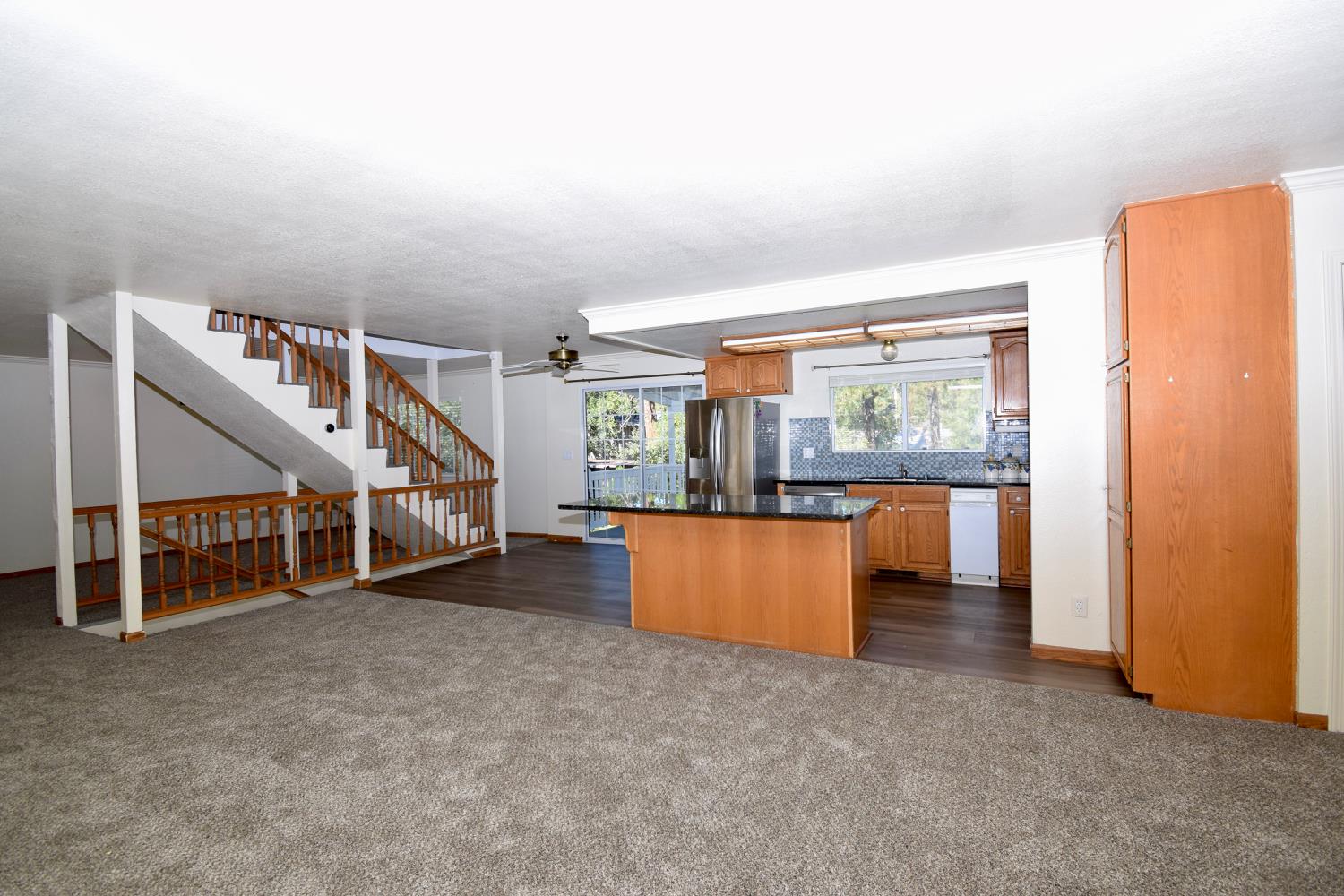 39314 Manzanita Dr, Oakhurst, CA 93644