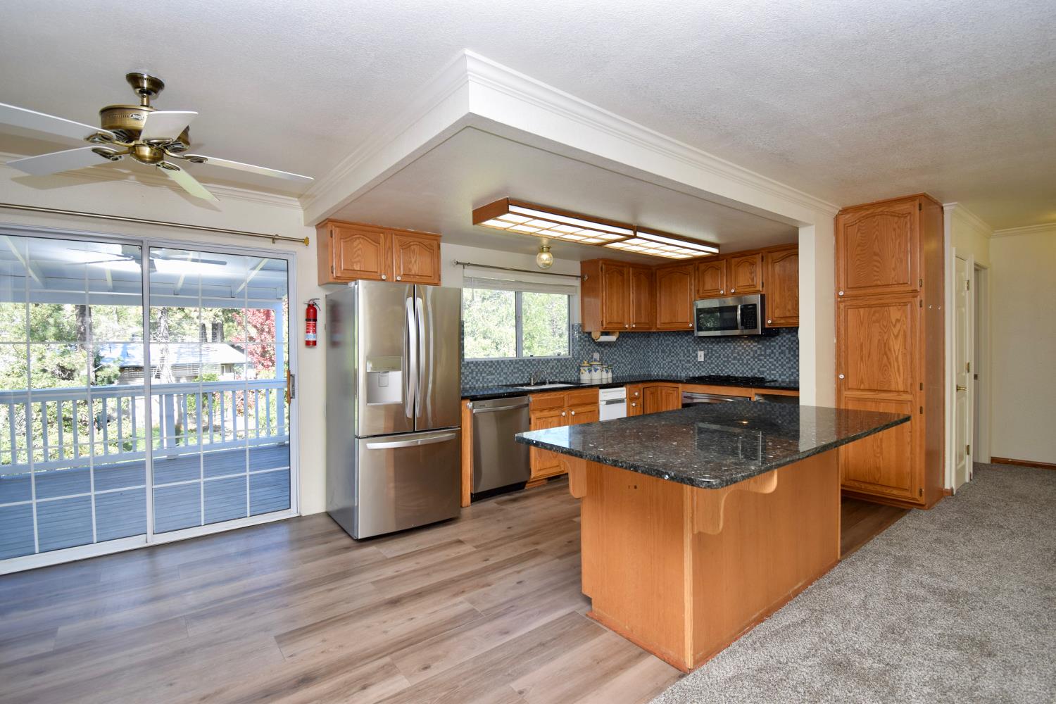 39314 Manzanita Dr, Oakhurst, CA 93644