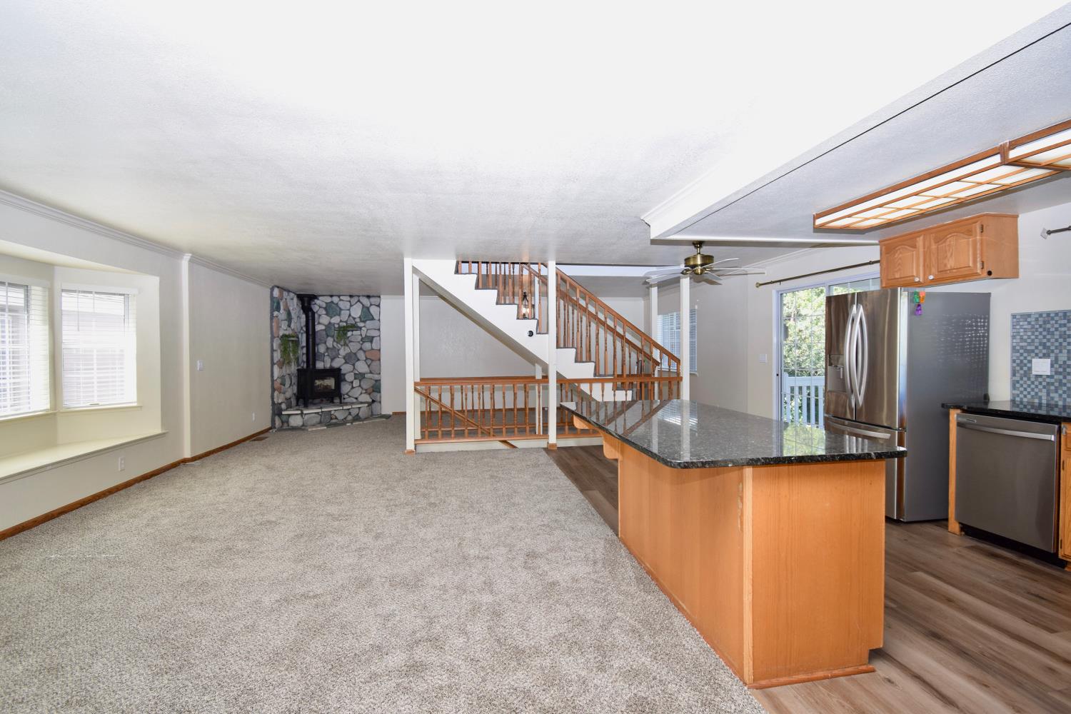 39314 Manzanita Dr, Oakhurst, CA 93644