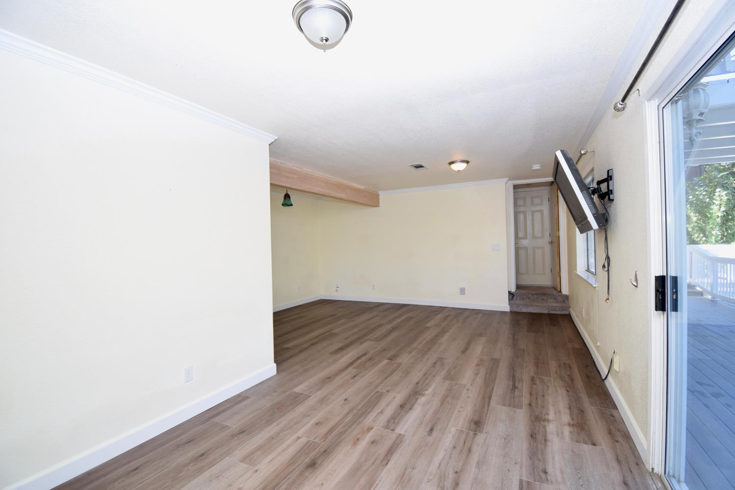 39314 Manzanita Dr, Oakhurst, CA 93644