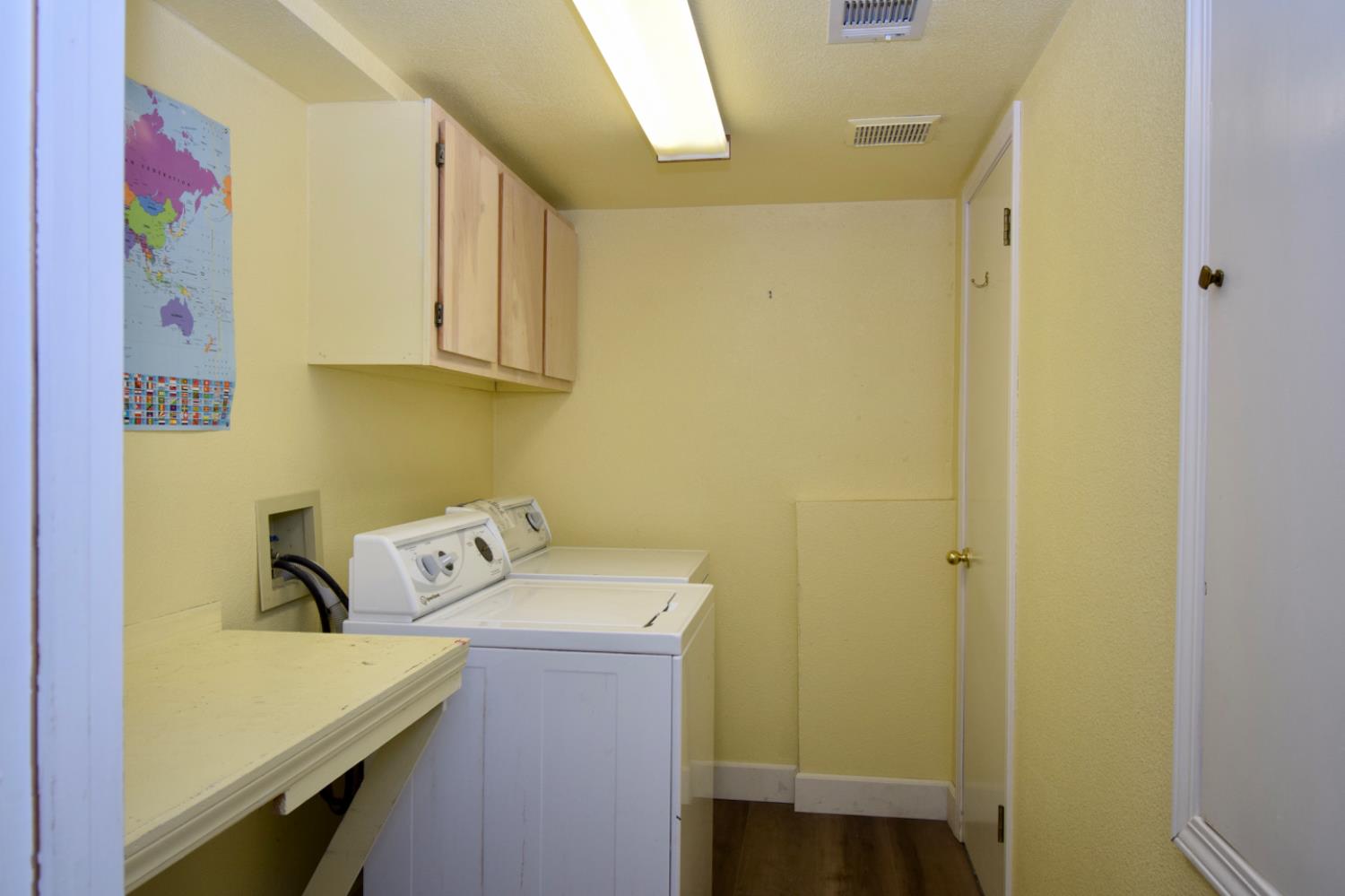 39314 Manzanita Dr, Oakhurst, CA 93644