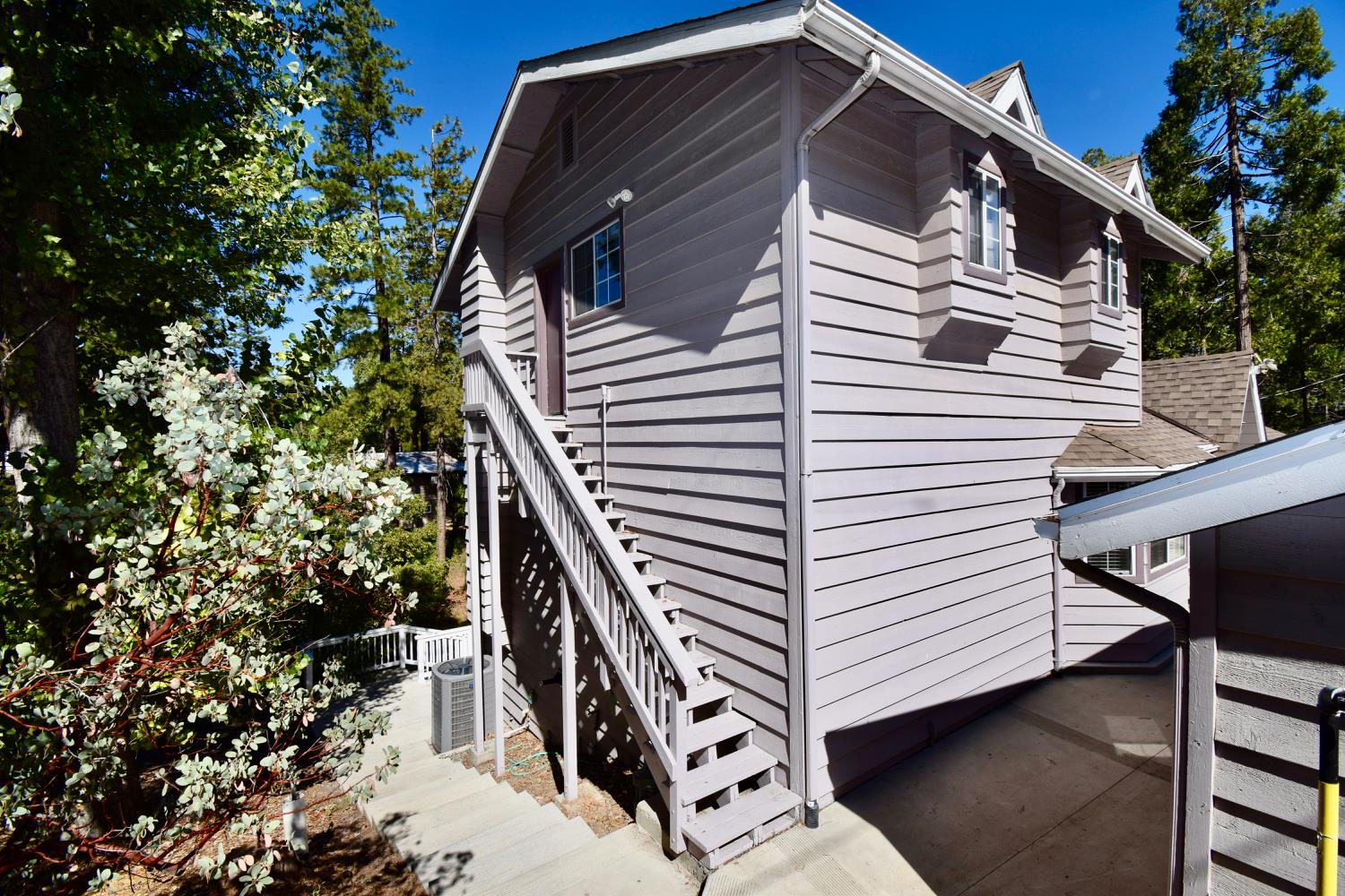 39314 Manzanita Dr, Oakhurst, CA 93644