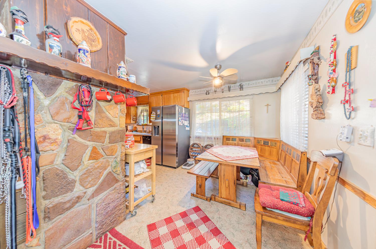 42585 Buckeye Rd, Oakhurst, CA 93644