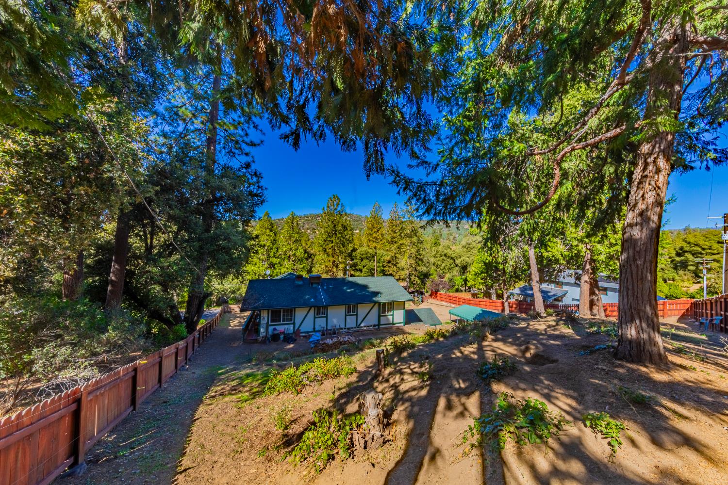 42585 Buckeye Rd, Oakhurst, CA 93644