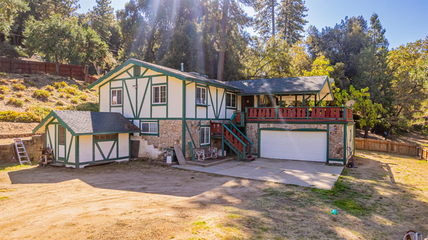 42585 Buckeye Rd, Oakhurst, CA 93644