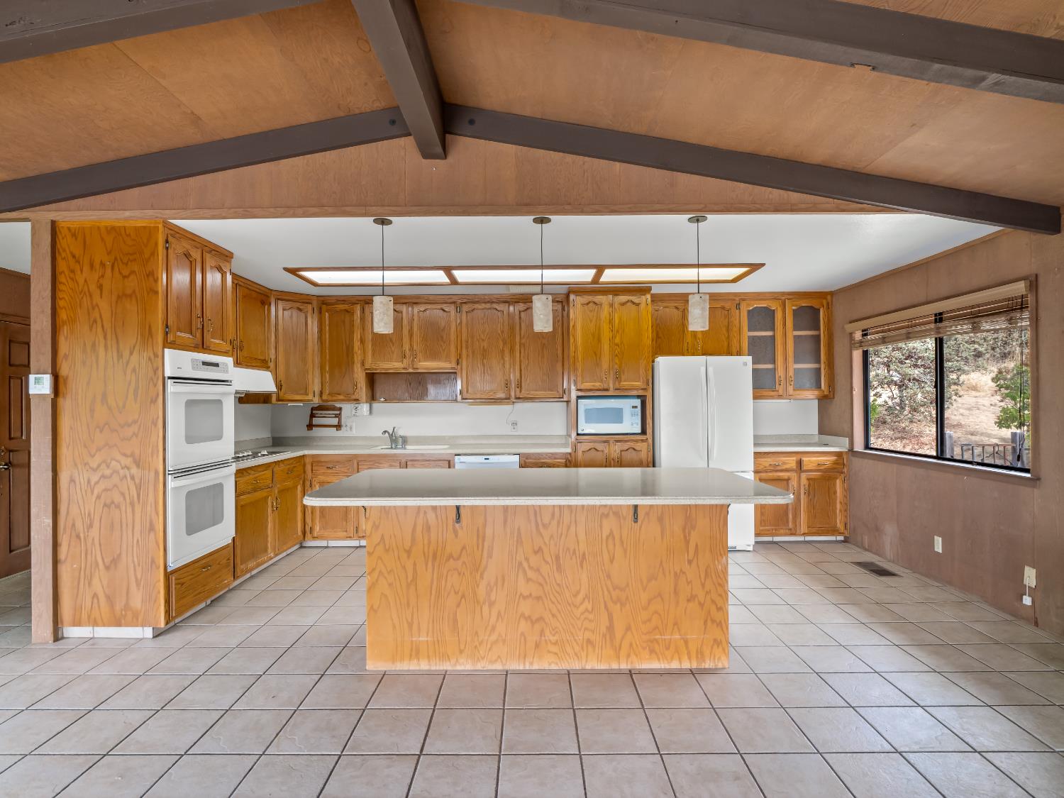 43044 Country Club Dr W, Oakhurst, CA 93644