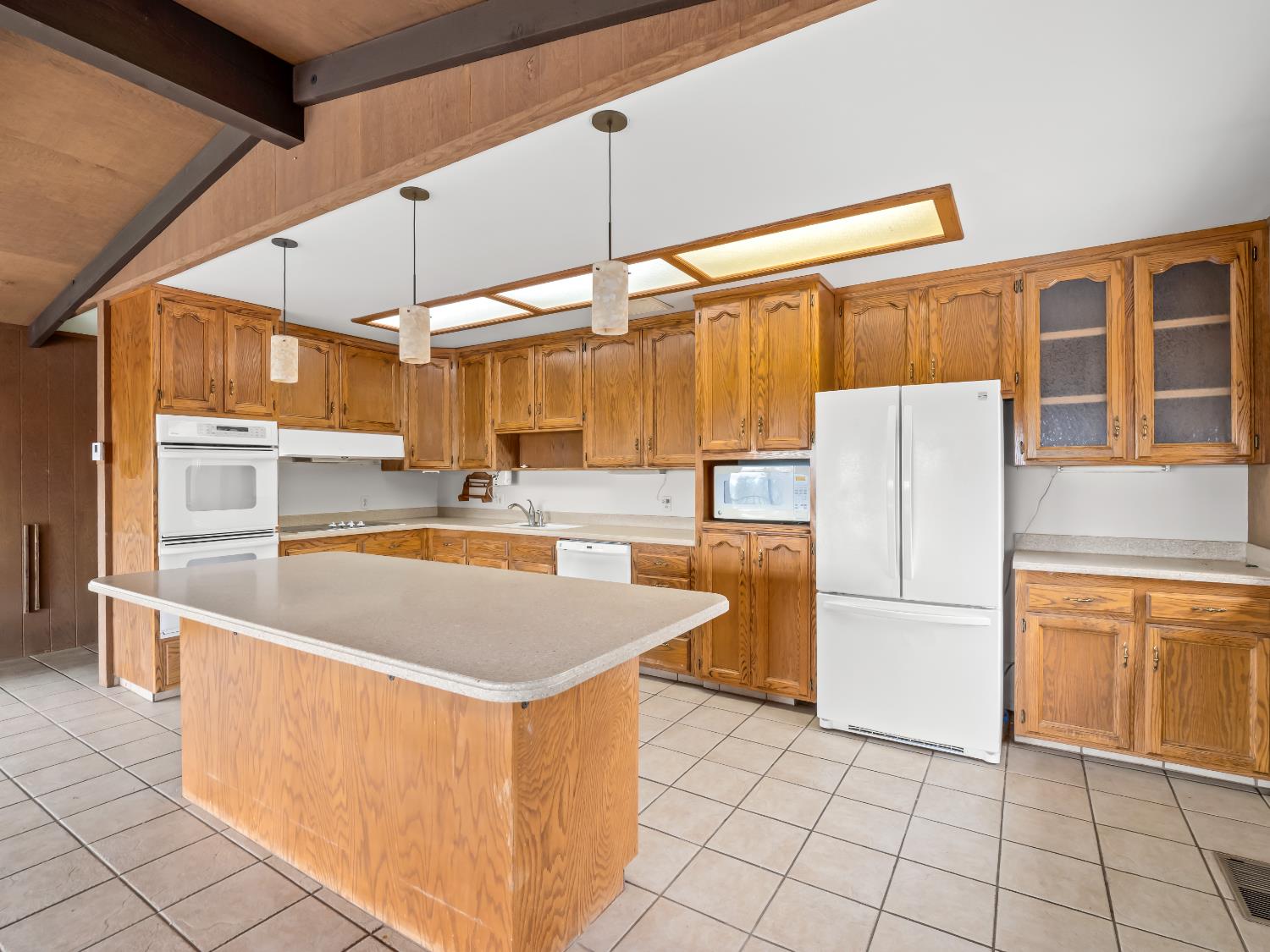 43044 Country Club Dr W, Oakhurst, CA 93644