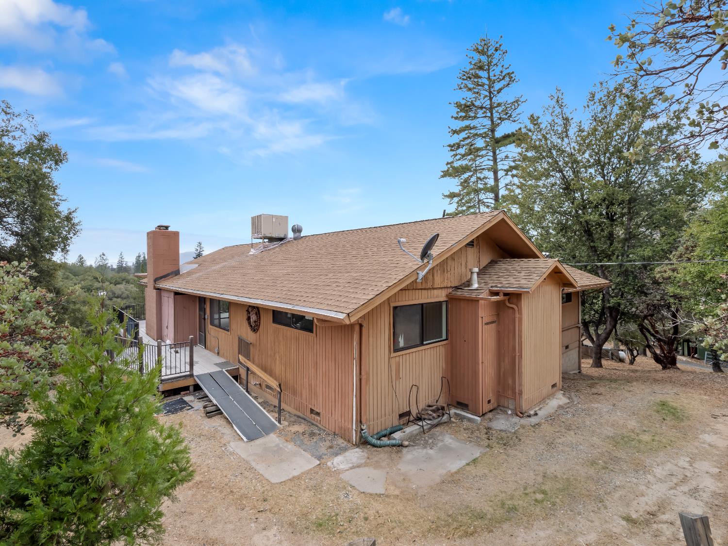 43044 Country Club Dr W, Oakhurst, CA 93644