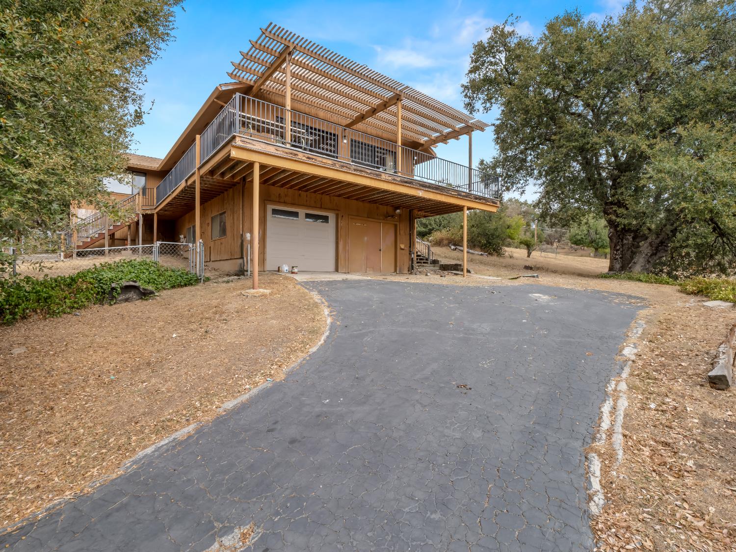 43044 Country Club Dr W, Oakhurst, CA 93644