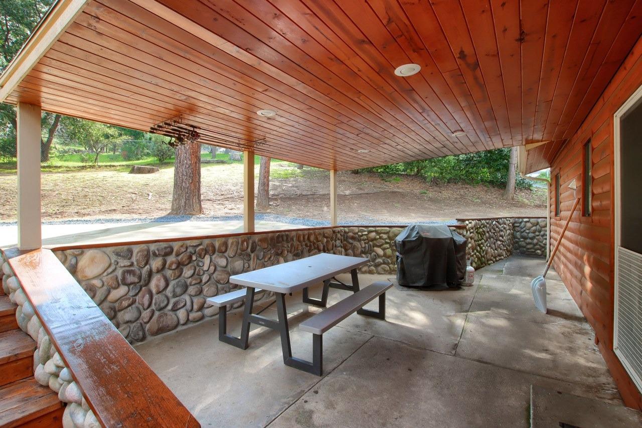 42583 Shady Ln, Oakhurst, CA 93644