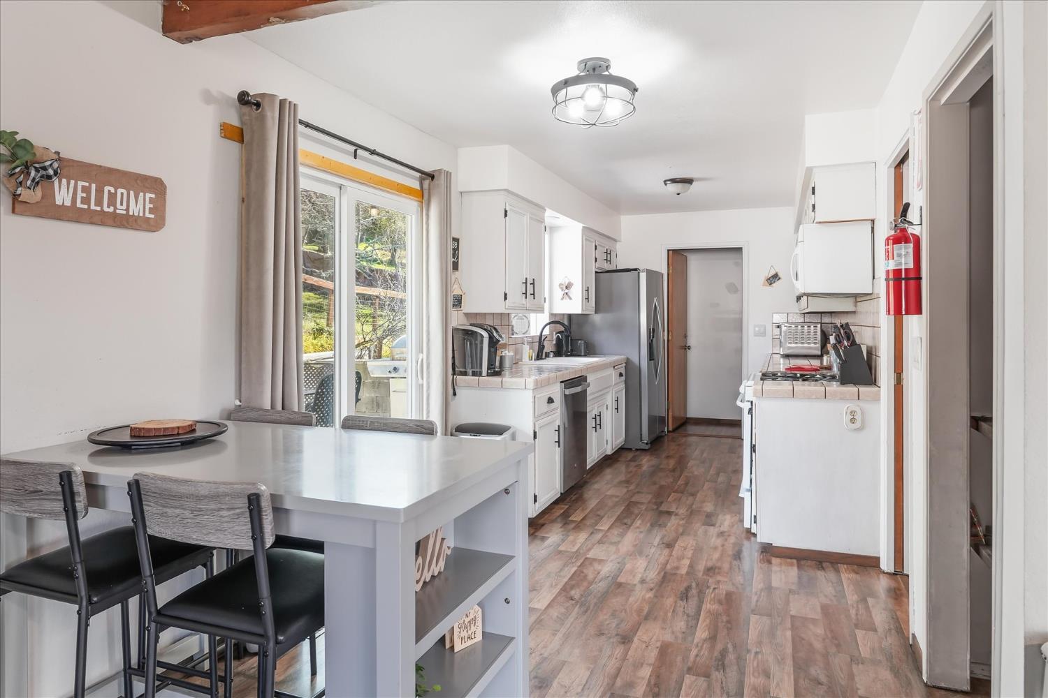 43149 W Sugar Pine Dr, Oakhurst, CA 93644