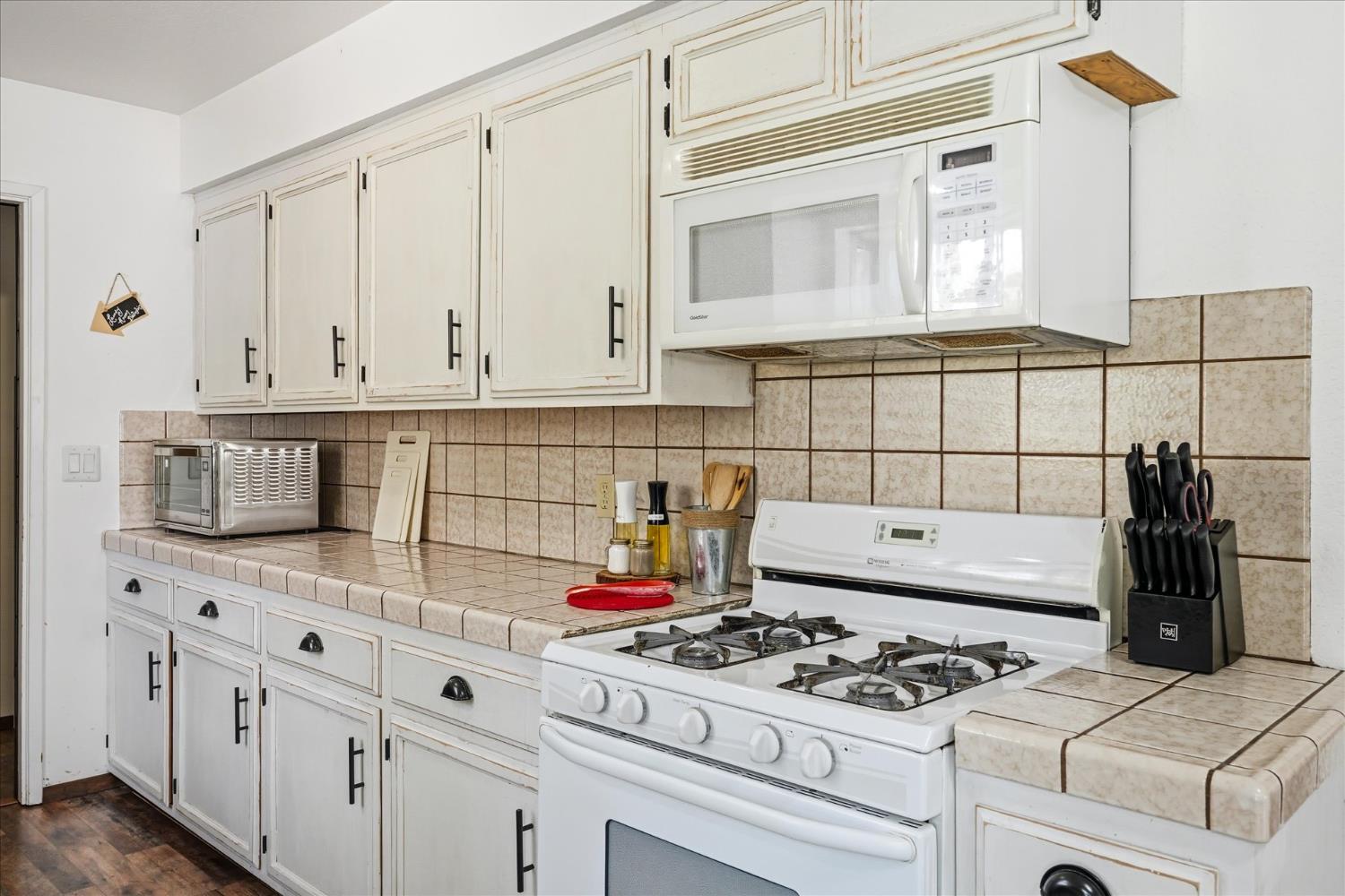 43149 W Sugar Pine Dr, Oakhurst, CA 93644