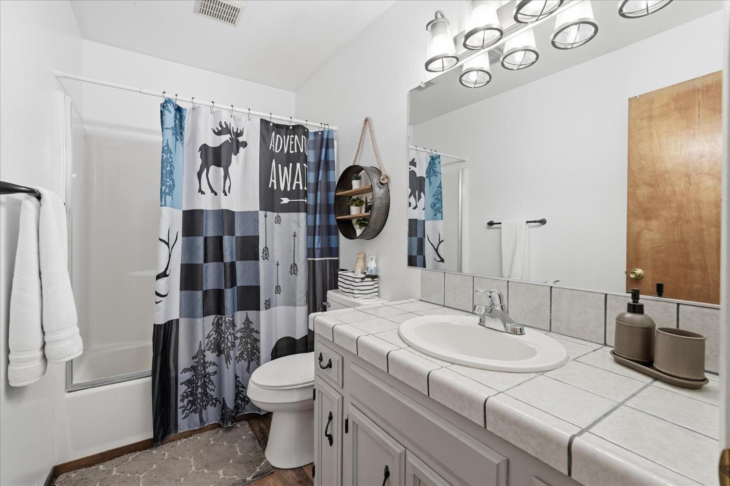 43149 W Sugar Pine Dr, Oakhurst, CA 93644