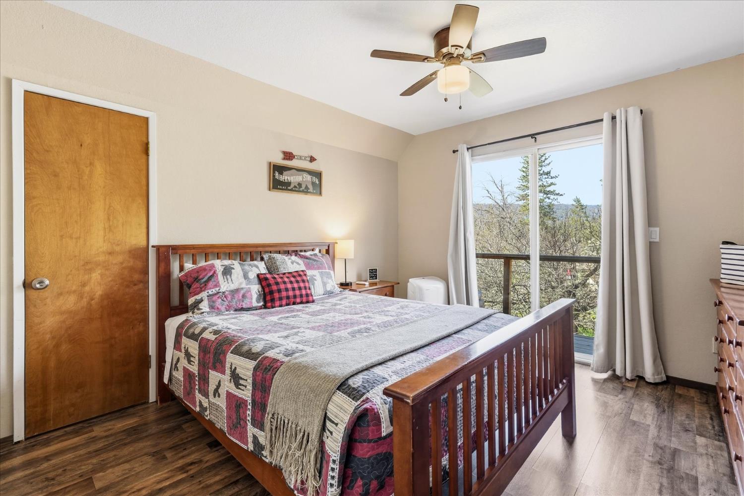 43149 W Sugar Pine Dr, Oakhurst, CA 93644