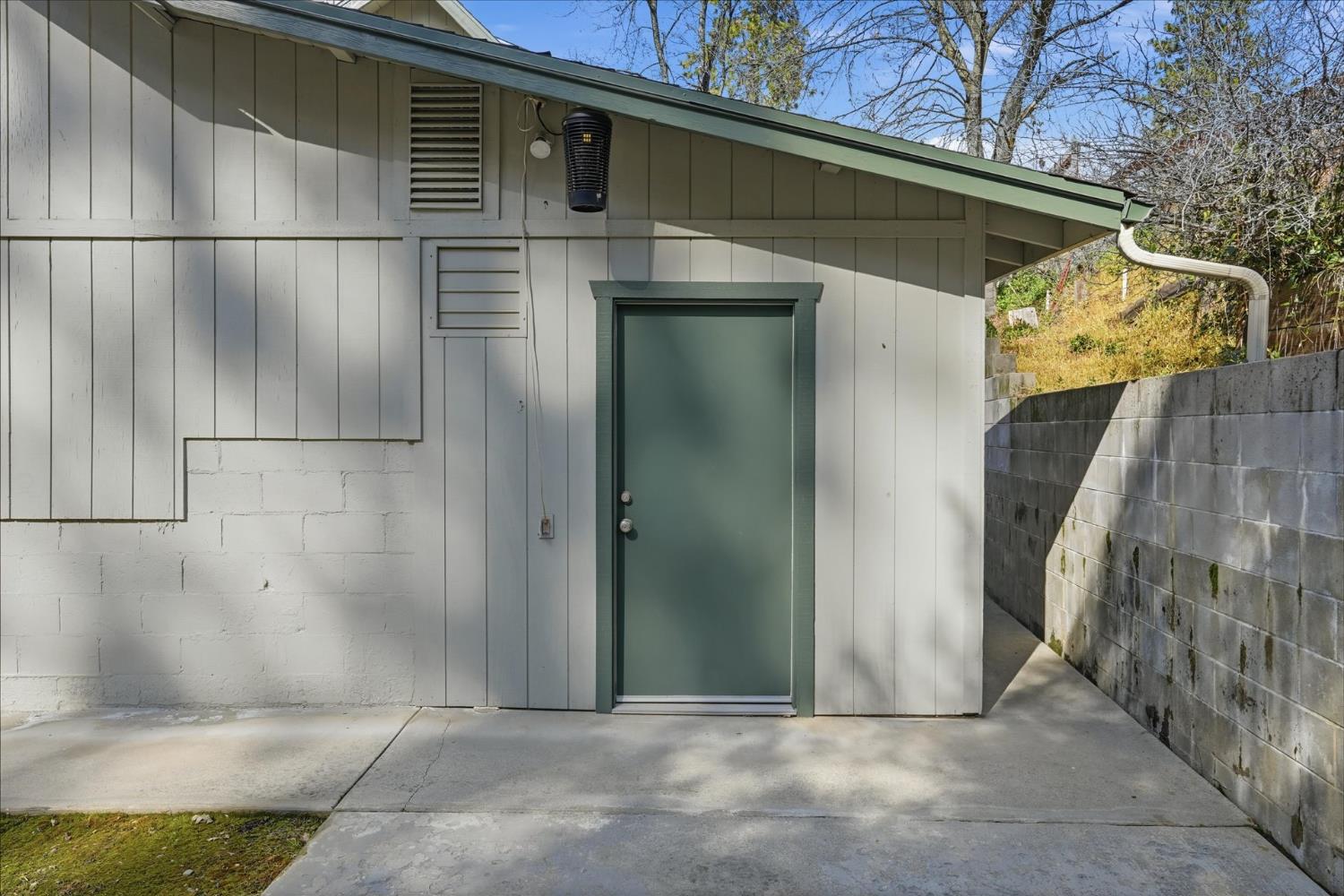 43149 W Sugar Pine Dr, Oakhurst, CA 93644