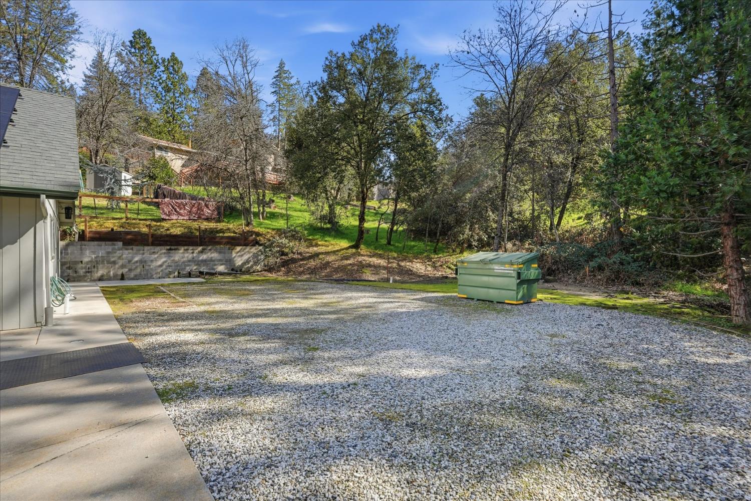 43149 W Sugar Pine Dr, Oakhurst, CA 93644