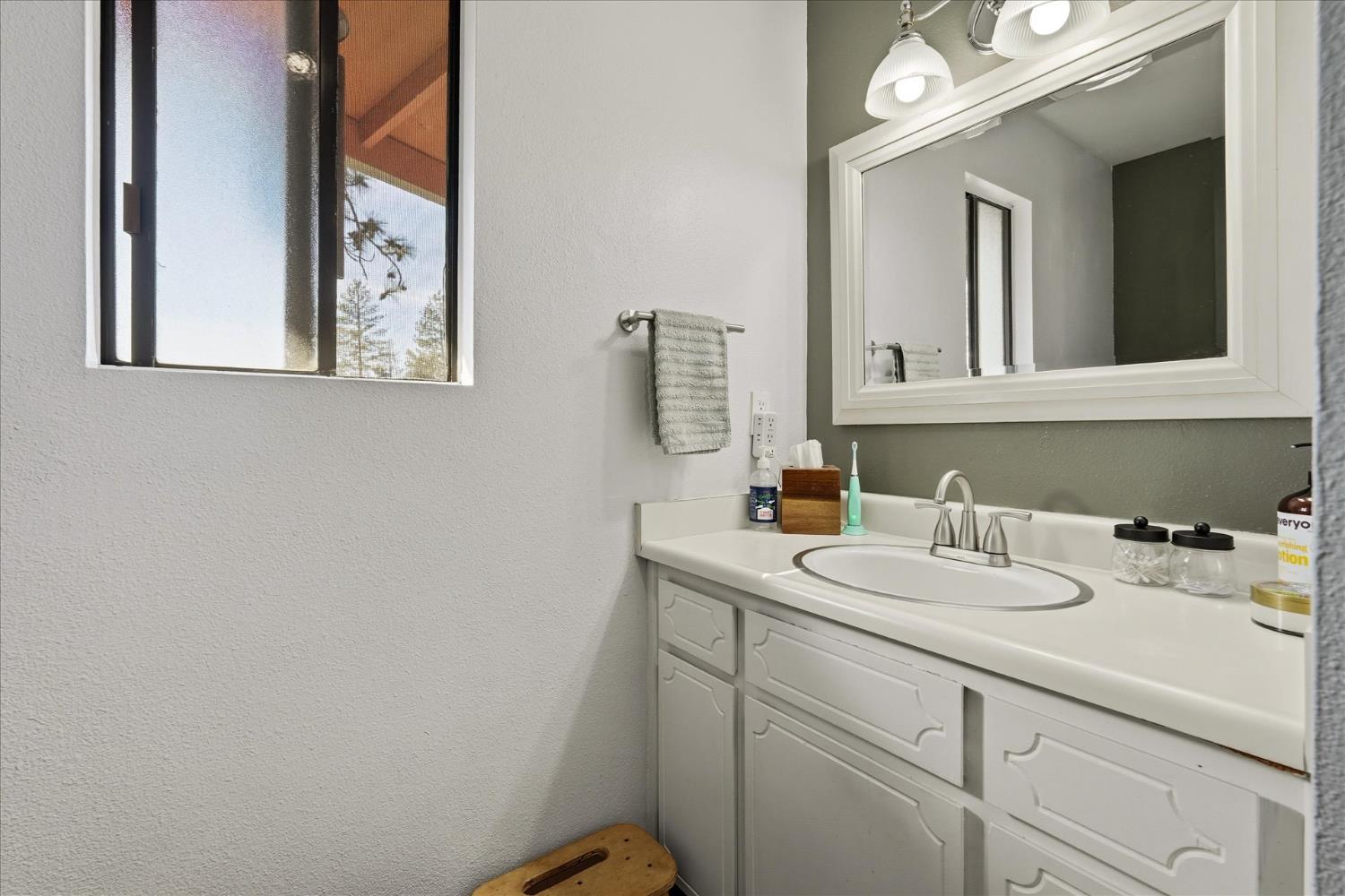 3868 Pinecrest Dr, Mariposa, CA 95338